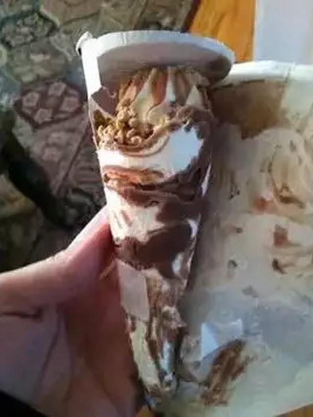 6 Momen Apes Saat Makan Es Krim, Gagal Kembalikan Mood Bahagia