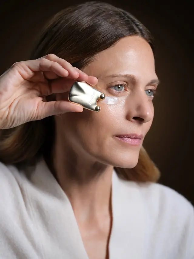 Atasi Kerutan dan Dark Circle Secara Instan dengan Krim Mata Mewah Sisley