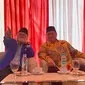Ketua Umum Partai Amanat Nasional (PAN) Zulkifli Hasan dan Ketua Umum Partai Golkar Airlangga Hartarto menghadiri Harlah ke-25 PKB di Stadion Manahan, Solo, Minggu (23/7/2023). (Liputan6.com/ Ady Anugrahadi)