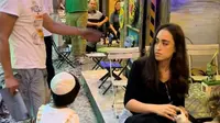 Influencer Yahudi, That Jewish Family, diusir dari sebuah restoran di Hanoi, Vietnam, sebagai bentuk dukungan pada Palestina. (dok. Instagram @thatjewishfamily/https://www.instagram.com/p/C8eGHyEPFzp/)