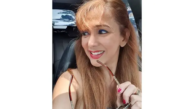 6 Gaya Trendi Kiki Fatmala, Makin Awet Muda di Usia ke-50
