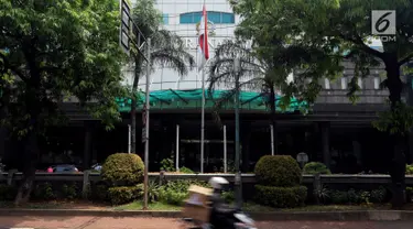 Suasana Gedung Granadi di Jalan HR Rasuna Said Kuningan, Jakarta, Rabu (21/11). Pengadilan Negeri Jakarta Selatan menyita Gedung Granadi milik Keluarga Cendana. (Liputan6.com/JohanTallo)