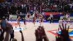 Timnas Basket Latvia merayakan kemenangan setelah menang dramatis atas Prancis pada laga kedua Grup H Piala Dunia FIBA 2023 di Indonesia Arena, Senayan, Jakarta, Minggu (27/08/2023). Latvia menang dengan skor tipis 88-86. (Bola.com/Bagaskara Lazuardi)