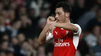 3. Mesut Ozil (Arsenal) – Berbeda dengan sang Alexis Sanchez, playmaker Jerman ini tidak meminta dijual dan memilih bertahan. Tujuh musim sebelumnya, mantan pemain Real Madrid ini tidak pernah absen dari Liga Champions. (AFP/Ian Kington)