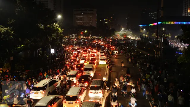 20161231-Usai Perayaan Pergantian Tahun, Jalan Medan Merdeka Barat Macet Parah-Jakarta