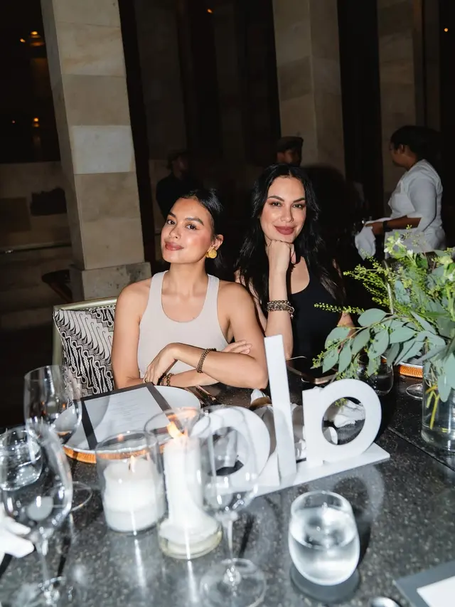 Potret Awet Muda Sophia Latjuba Saat Trekking hingga Yoga Bareng Buah Hati, Deretan Active Wear-nya Mencuri Perhatian