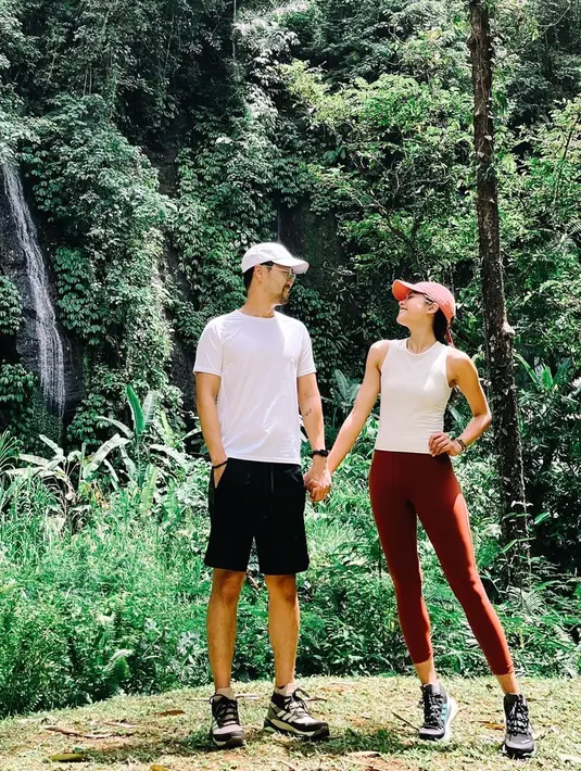 Melalui akun Instagram, Maudy Ayunda terlihat tengah berlibur di Pulau Dewata, Bali. Tak sendiri, dirinya pun berlibur bersama sang suami tercinta. (Liputan6.com/IG/@maudyayunda)