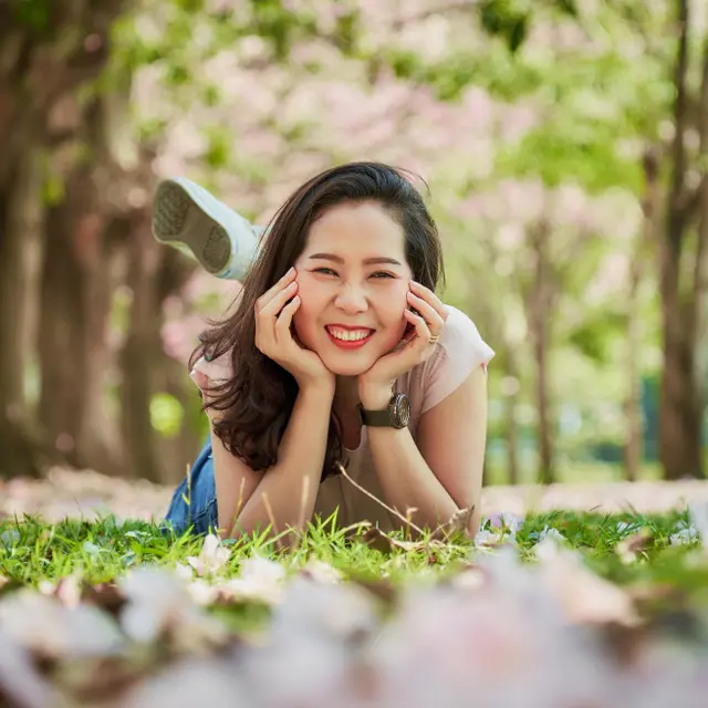 tertawa cantik mandiri dewasa