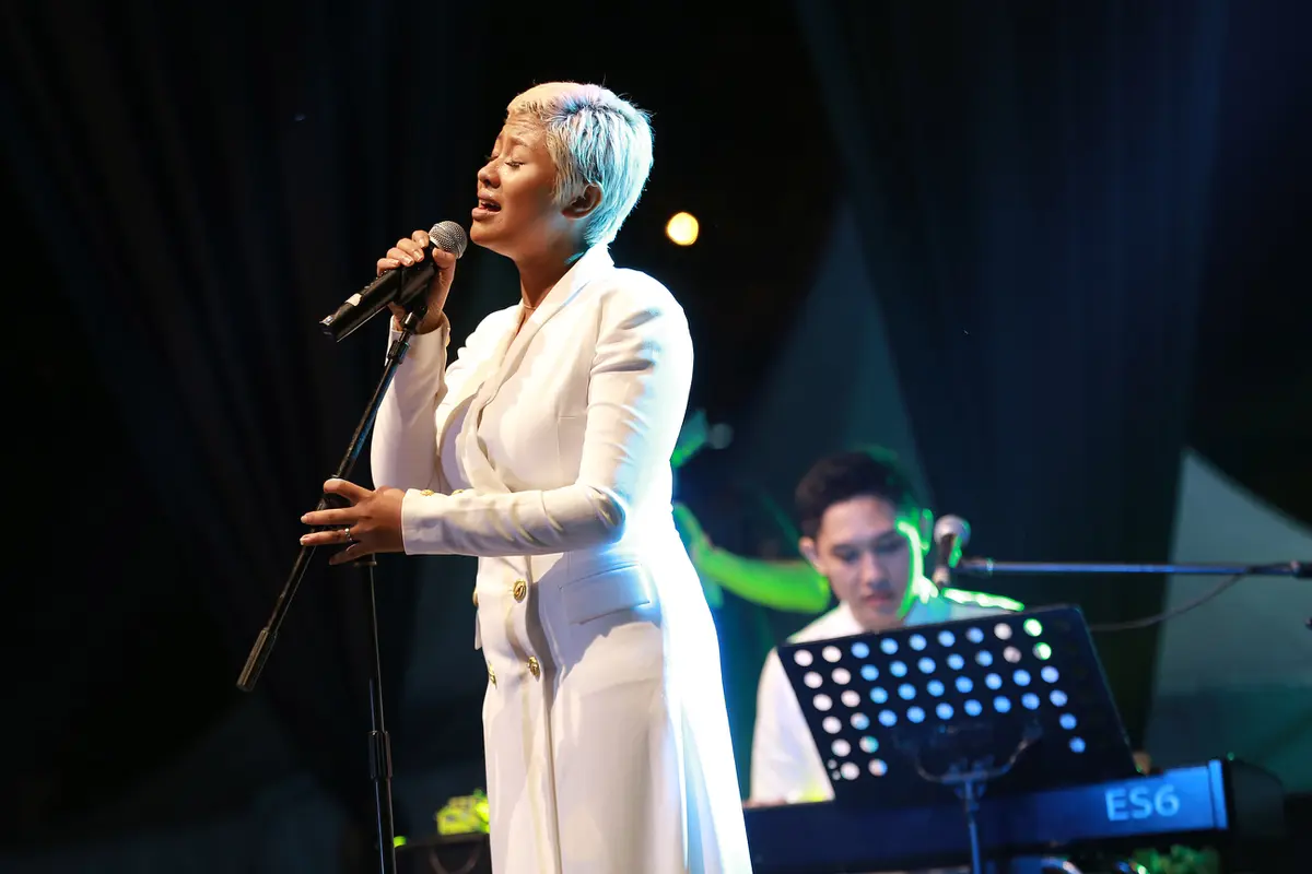 [Bintang] Dira Sugandi 