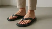 7 Model Sandal Jepit Desain Minimalis, Cocok untuk Outfit Formal Modern