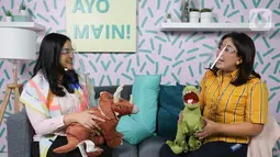 Psikolog Anak dan Mental Health Advocate Anastasia Satriyo dan Country Marketing Manager IKEA Indonesia Dyah Fitrisally berbincang pada kampanye Ayo Main yang mengingatkan pentingnya waktu bermain dengan anak selama masa pandemi Covid-19. di Jakarta, Rabu (11/11/2020). (Liputan6.com/Fery Pradolo)