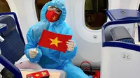 Terbang ke Amerika Serikat, Miss Universe Vietnam 2020 Pakai APD di Pesawat
