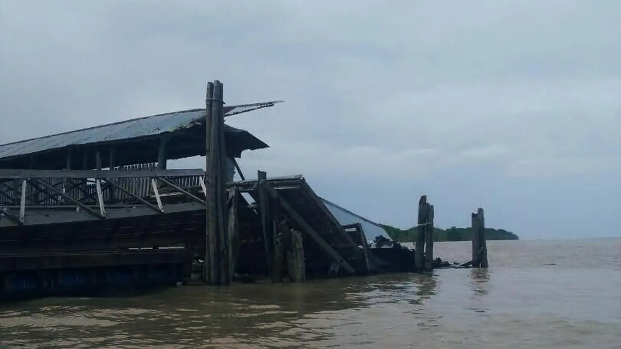 Dermaga Ambruk