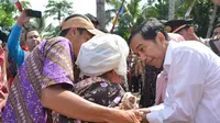 Jokowi Ziarah ke Makam Kakeknya