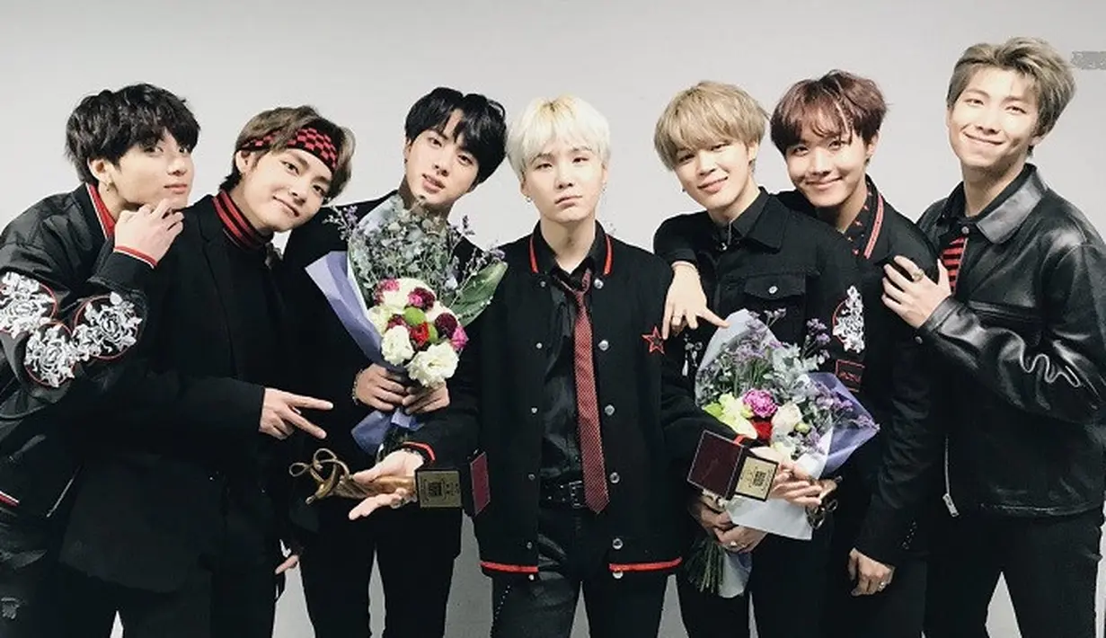 Tak hanya Best Boyband, BTS juga berhasil meraih gelar Best Fan Army. "Kami ingin mengucapkan terima kasih kepada ARMY untuk penghrgaan ini. Terima kasih banyak untuk ARMY di seluruh dunia," ujar RM. (Foto: Soompi.com)