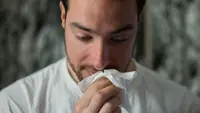 Menangis Tak Cuma Bikin Mata Berair, Hidung Juga Bisa Mampet