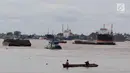Suasana aktivitas di Terminal Pelabuhan Pontianak, Kalimantan Barat, Rabu (11/4). PT Pelindo II (Persero) hari ini mencanangkan pembangunan Pelabuhan Terminal Tanjung Pura (Terminal Kijing). (Liputan6.com/Johan Tallo)