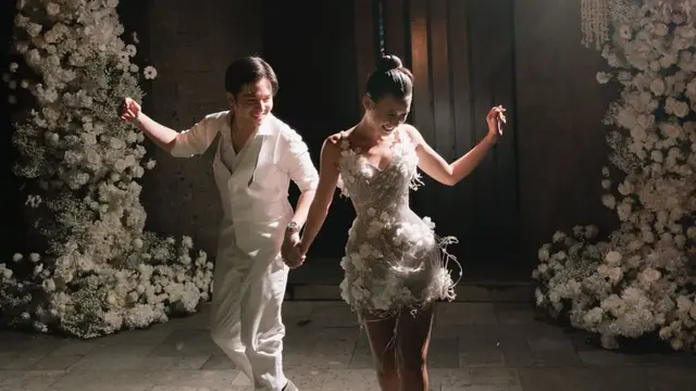 Fashion Shenina Cinnamon di hari pernikahan. (credit:instagram.com/angga)