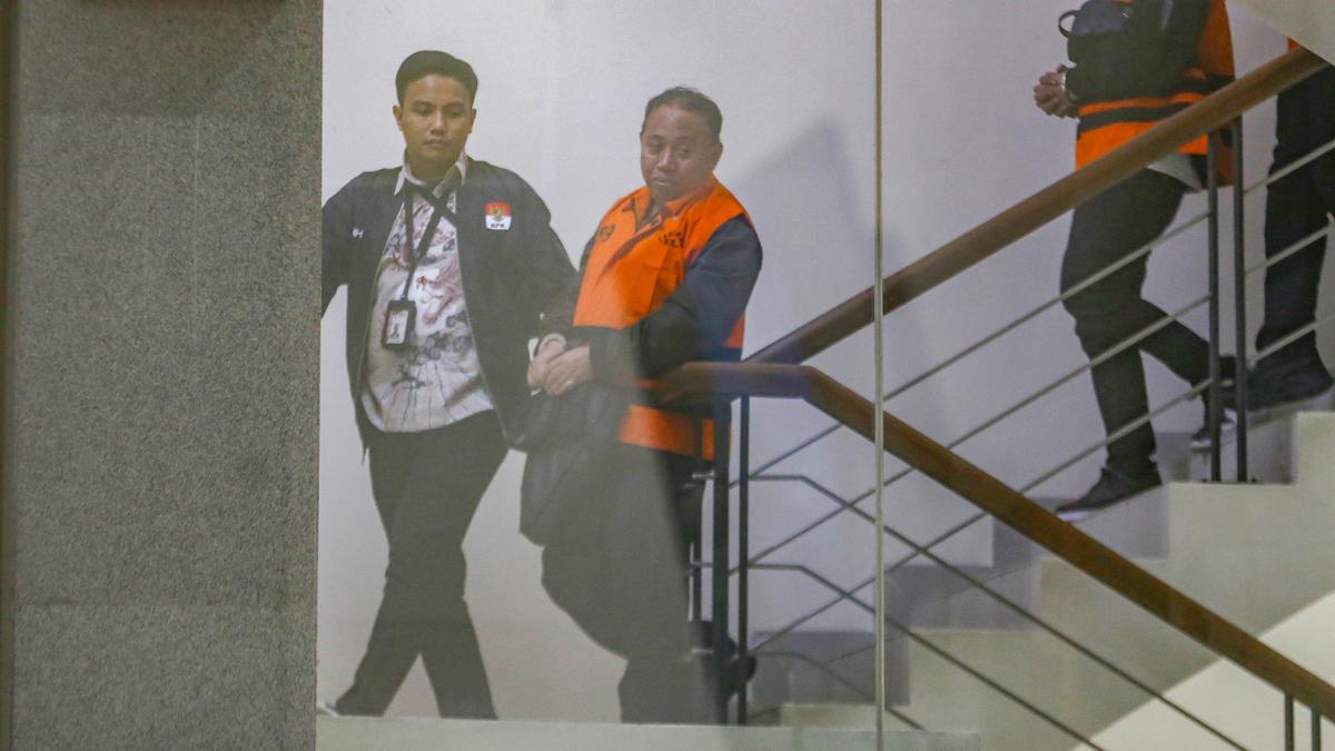 Rektor Unsoed Akhmad Sodiq Resmi Ditahan KPK