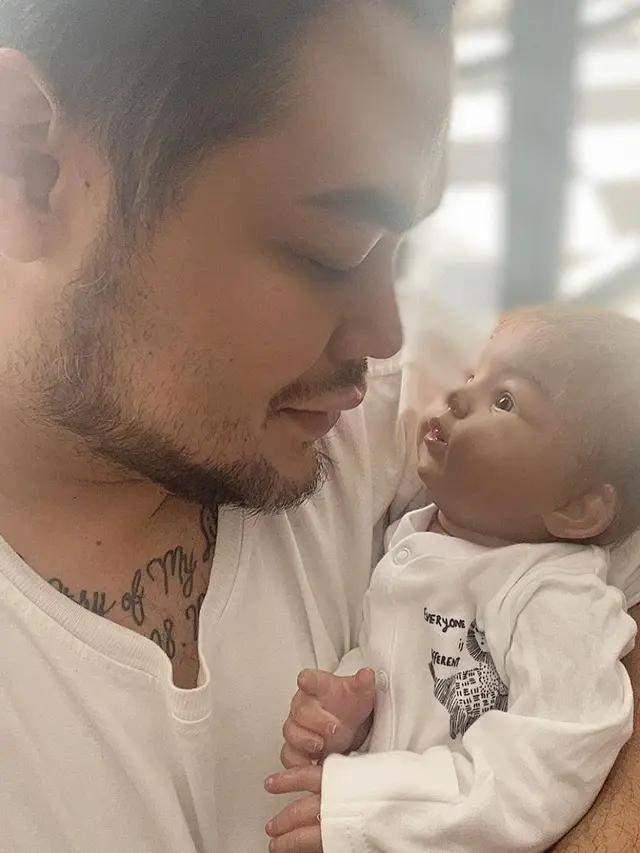 8 Momen Ivan Gunawan saat Asuh 'Sang Anak' Miracle Putra, Jadi Sorotan