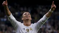 HAT-TRICK - Cristiano Ronaldo menciptakan hat-trick saat berhadapan melawan Shakhtar Donetsk. ( REUTERS/Juan Medina)