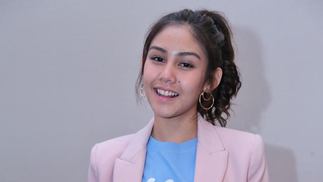 Foto Ciuman Adipati Dolken dan Vanesha Prescilla Tersebar 
