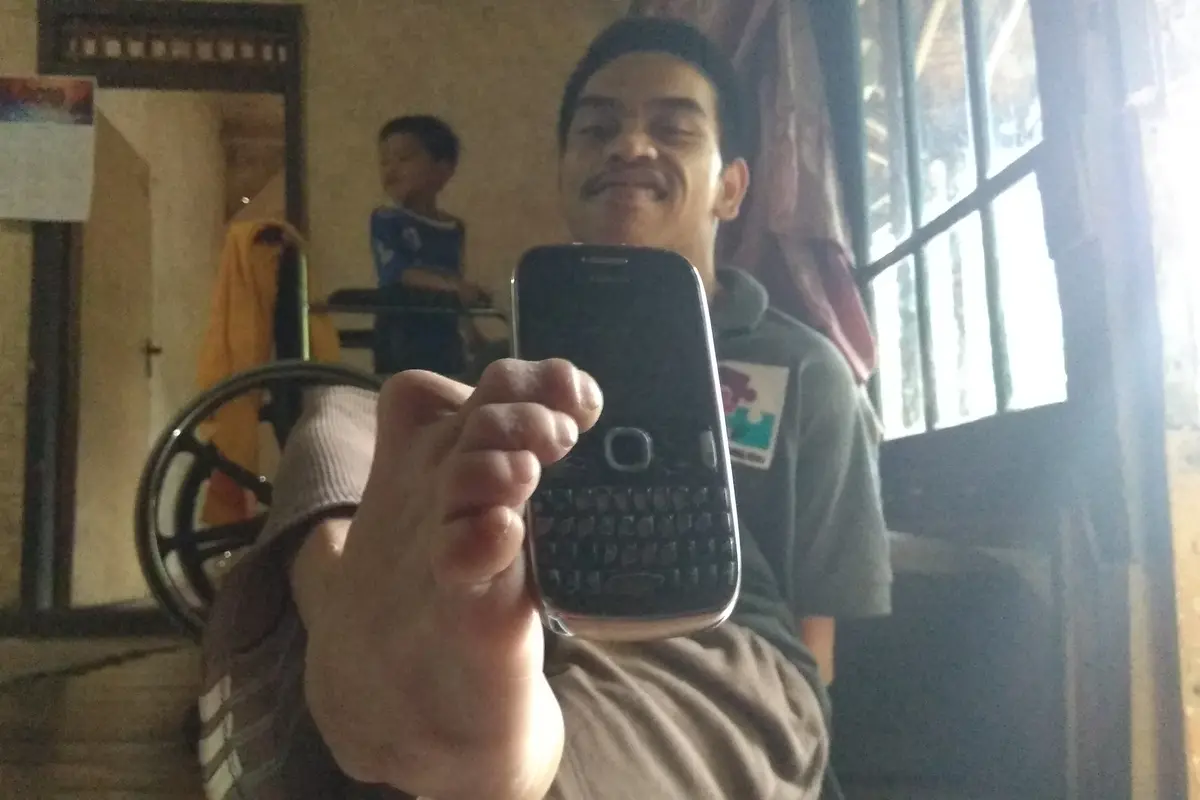 Kiprah Pria Tanpa Tangan Asal Sukabumi Jadi Tutor Bahasa Inggris Ribuan Pengguna Medsos