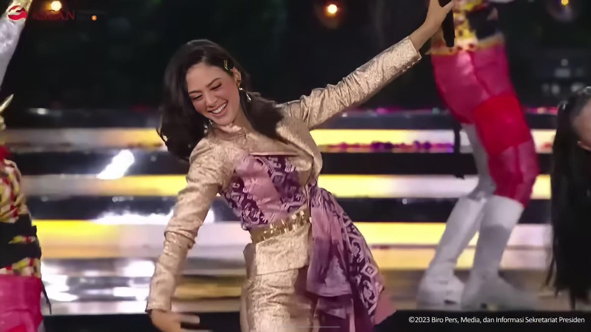 Kesan Aurelie Moeremans Setelah Goyang Panggung Gala Dinner KTT ASEAN ke-43, Mendadak Dangdut Lewat Lagu Cikini ke Gondangdia