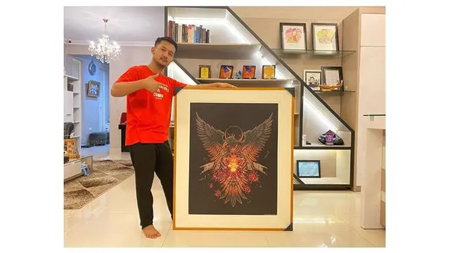 10 Potret Rumah Tom Liwafa, Mewah dan Punya Garasi Bak Showroom Mobil