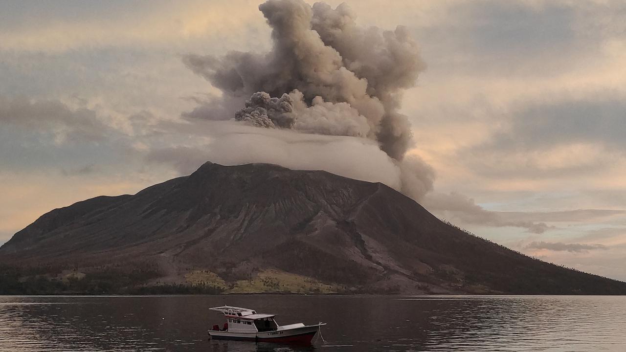 Gunung Ruang Kembali Erupsi