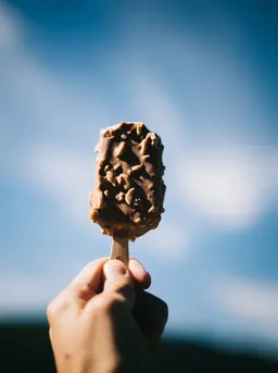 Ilustrasi Es Krim Stik (Photo by Andras Vas on Unsplash)