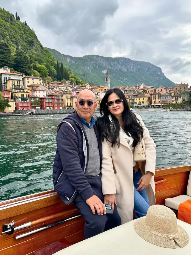 Donna Harun dan suami (Instagram/donnaharunofficial)