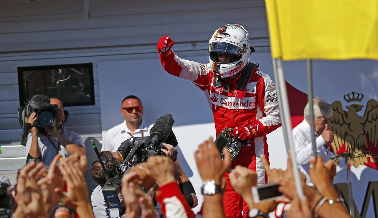 Pebalap Ferrari, Sebastian Vettel, keluar sebagai juara GP Hungaria 2015, yang berlangsung Minggu (26/7/2015) malam WIB. (Reuters/Laszlo Balogh)