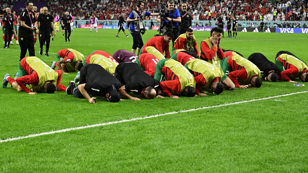 Momen Pemain Maroko Sujud Syukur Rayakan Kemenangan atas Spanyol