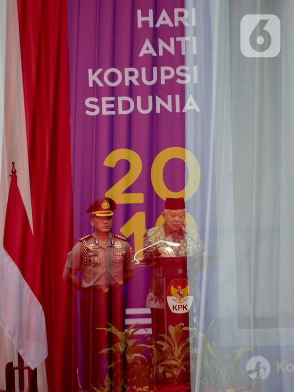 Wakil Presiden Ma'ruf Amin menyampaikan sambutan dalam acara Hari Anti Korupsi Dunia (Hakordia) 2019 di Gedung Penunjang KPK, Jakarta, Senin (9/12/2019). KPK kembali menggelar Hari Antikorupsi Sedunia yang jatuh setiap 9 Desember. (Liputan6.com/Faizal Fanani)