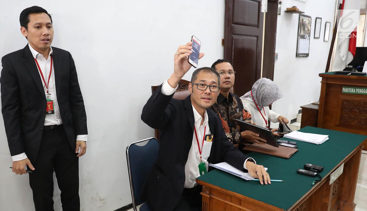 Perwakilan JPU saat sidang praperadilan pemilik kapal pesiar mewah Equanimity, Equanimity Cayman terhadap Bareskrim Polri di PN Jakarta Selatan, Senin (9/4). Pemohon menggugat keabsahan penyitaan oleh Bareskrim Polri. (Liputan6.com/Immanuel Antonius)