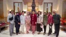 Dalam setiap helai kain yang membalut tubuhnya, Annisa menghadirkan makna mendalam: sebuah penghormatan terhadap perjalanan panjang wastra Indonesia, menghubungkan warisan perempuan masa lalu dengan langkah perempuan masa kini. "Karena dalam setiap helai kain dan kebaya, tersimpan kisah, perjuangan, dan cinta yang terus hidup lintas generasi," lanjutnya. [@annisayudhoyono].