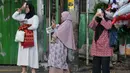 Umat Muslim terlihat khusyuk melaksanakan salat Idul Fitri 1446 Hijriah. (BAY ISMOYO/AFP)