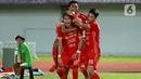 Pemain Persija Jakarta, Hansamu Yama melakukan selebrasi setelah mencetak gol ke gawang Dewa United pada pekan ke-33 BRI Liga 1 2022/2023 di Stadion Indomilk Arena, Tangerang, Senin (10/4/2023). (Bola.com/M Iqbal Ichsan)