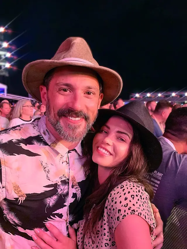 Momen kemesraan Jenna Dewan dan Steve Kazee selama berpacaran hingga akhirnya bertunangan pada Selasa (18/02/2020).