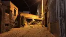 Kondisi bangungan yang runtuh akibat gempa di Pulau Ischia, Italia (21/8). Ada sekitar enam bangunan di pulau tersebut yang roboh serta satu gereja yang mengalami kerusakan parah. (AFP/Gaetano Di Meglio)