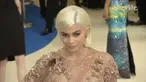 Siapa sajakah selebriti Hollywood yang tampil maksimal dengan gaun haute couture mereka di Met Gala 2017? Saksikan hanya di Starlite!