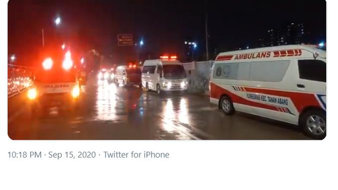Viral Ambulans Pembawa Pasien Covid 19 Di Jakarta Antre Masuk Rsd Wisma Atlet Health Liputan6 Com