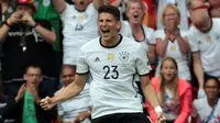 Striker tim nasional Jerman, Mario Gomez, merasa percaya diri bakal menang atas Italia di babak perempat final Piala Eropa 2016. (AFP/Kenzo Tribouillard)