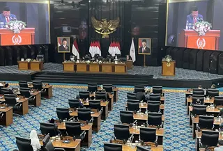 Rano Karno saat membacakan Laporan Keterangan Pertanggungjawaban (LKPJ) Gubernur DKI Jakarta Tahun Anggaran 2025 dalam Rapat Paripurna DPRD DKI Jakarta, Senin (20/4/2026).