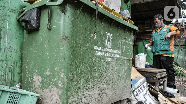 Berburu Limbah Masker Rumah Tangga