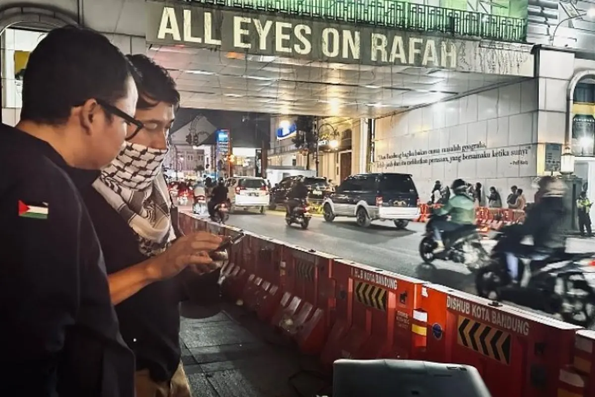 Gerakan Video Mapping Dukung Palestina dan All Eyes on Rafah di Jalanan Kota Bandung.