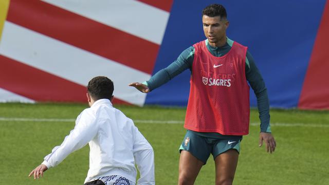 Fans Cristiano Ronaldo saat Portugal Latihan