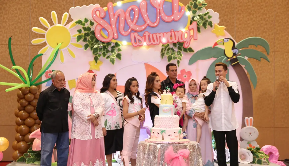 Ide yang muncul dari ketiga anaknya yang lain pun dituruti oleh Ussy. Untuk persiapannya, ternyata telah dilakukan sebulan sebelumnya, yakni dari bula Februari lalu. (Adrian Putra/Bintang.com)