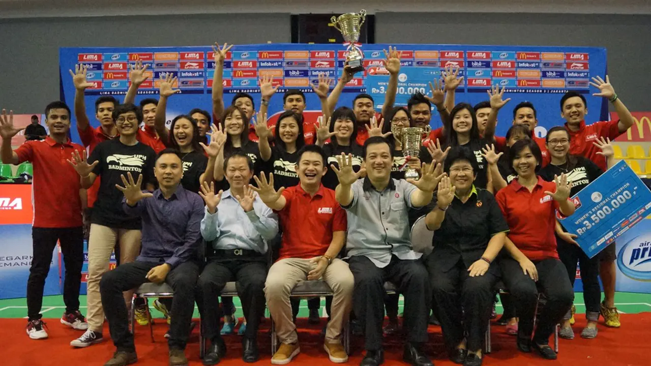 Tim Putra Trisakti Juara LIMA Badminton (udah)